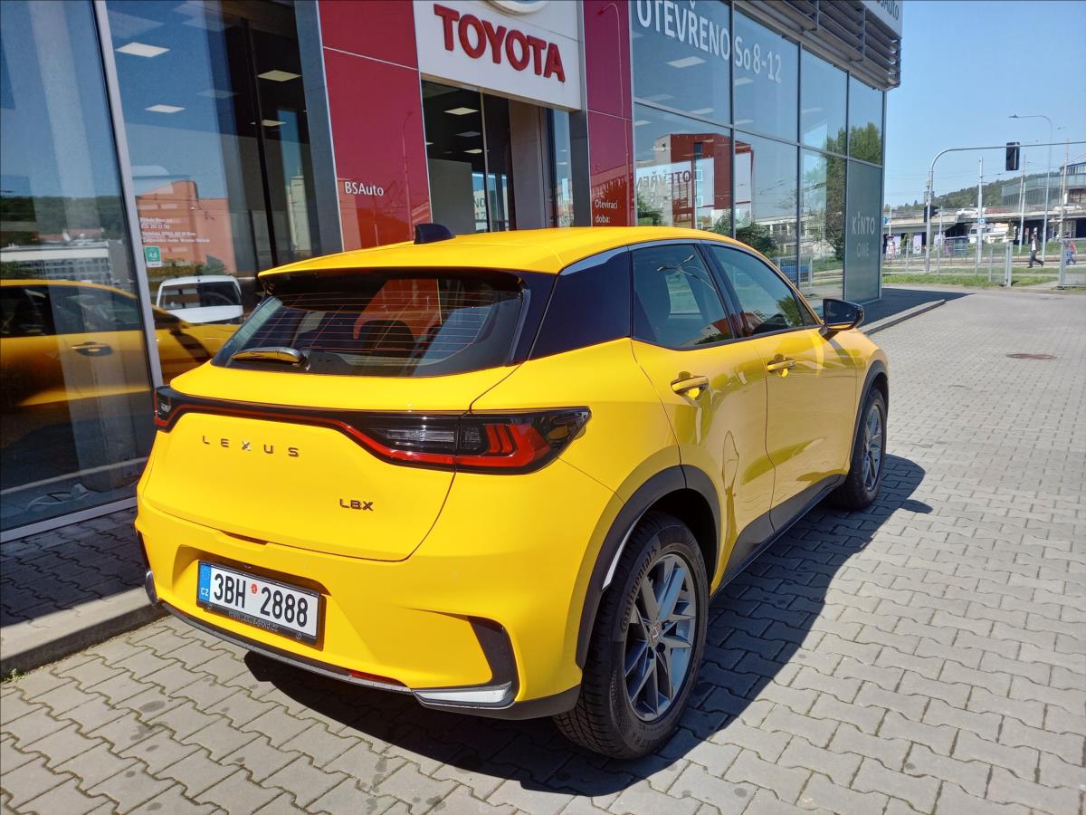 Lexus LBX