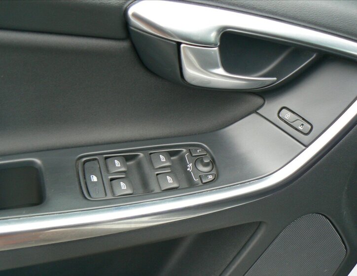 Volvo XC60 SUV 2,4 l 120 kw