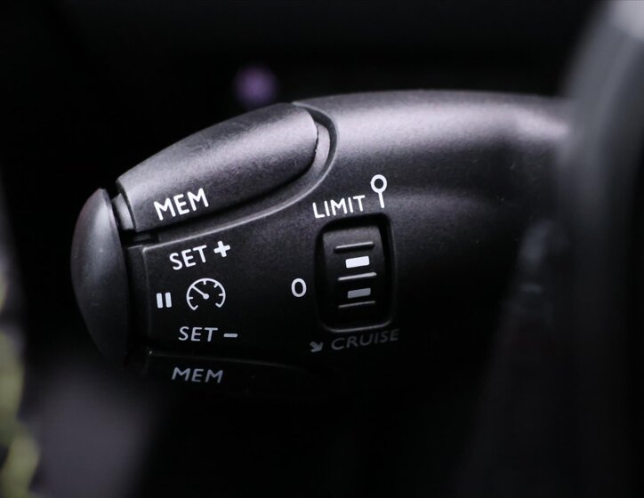 Peugeot 208 Hatchback 1,2 l 74 kw