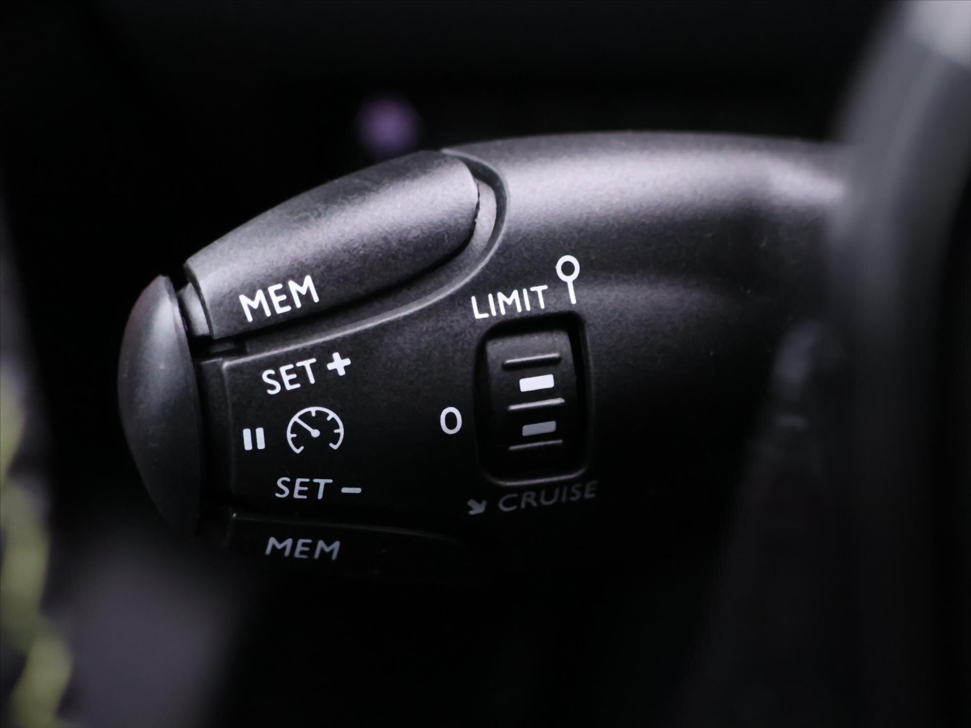 Peugeot 208 Hatchback 1,2 l 74 kw