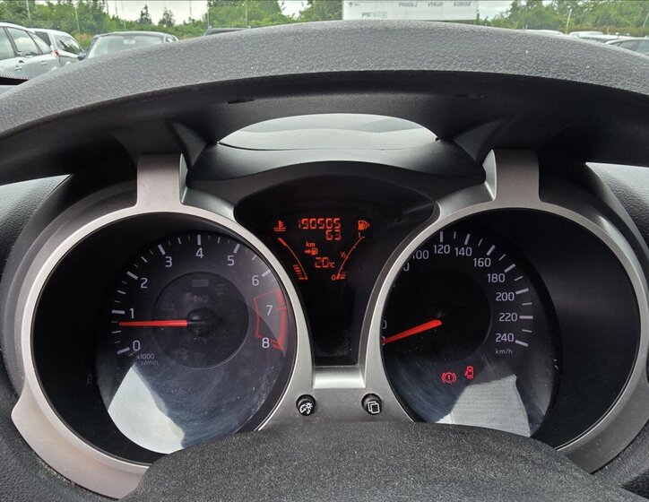 Nissan Juke CUV / Crossover 1,6 l 86 kw