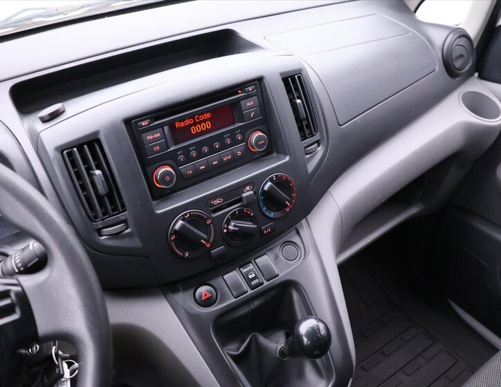 Nissan NV200 14