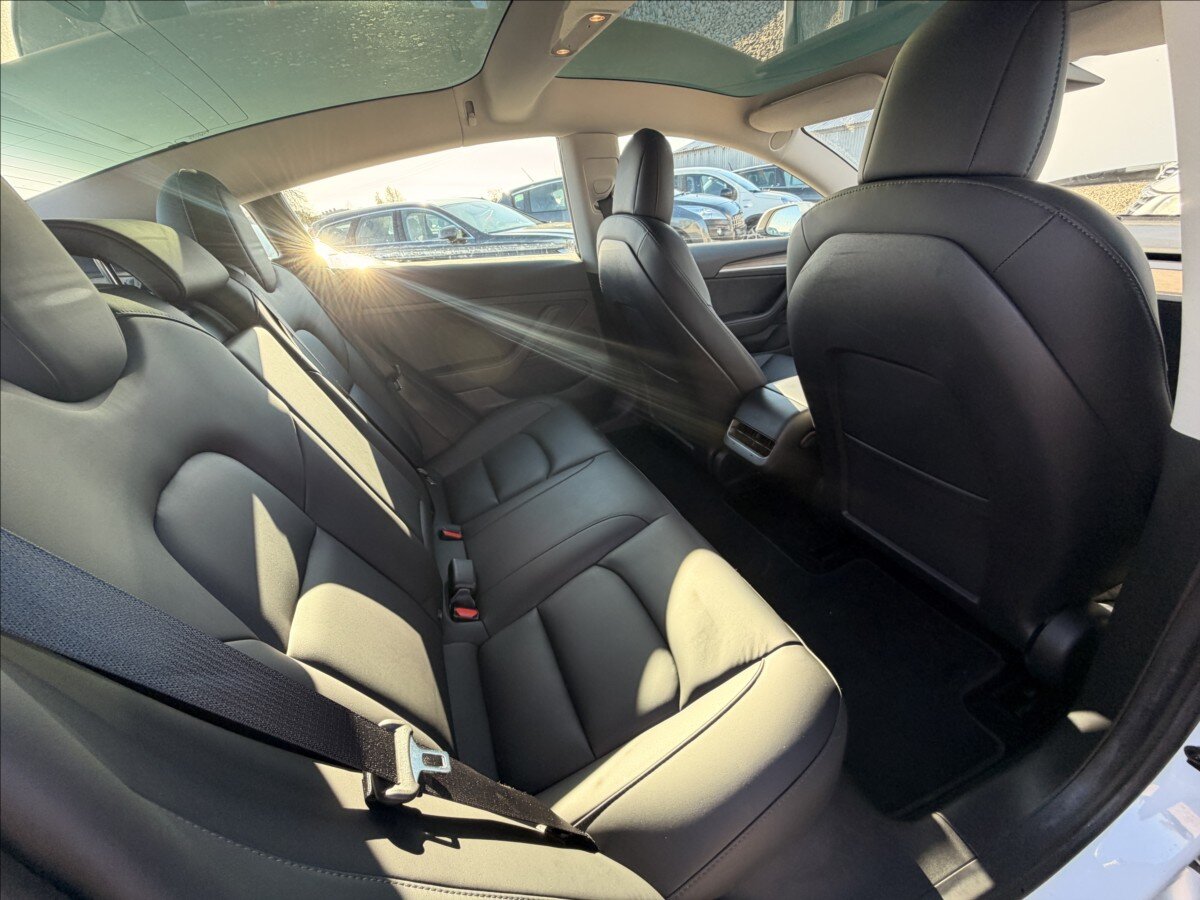 Tesla Model 3 Sedan / Limuzína 0,0 100 kw