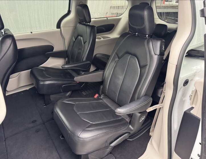 Chrysler Pacifica 23