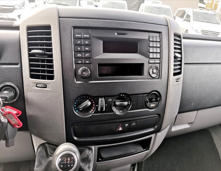 Mercedes-Benz Sprinter 9