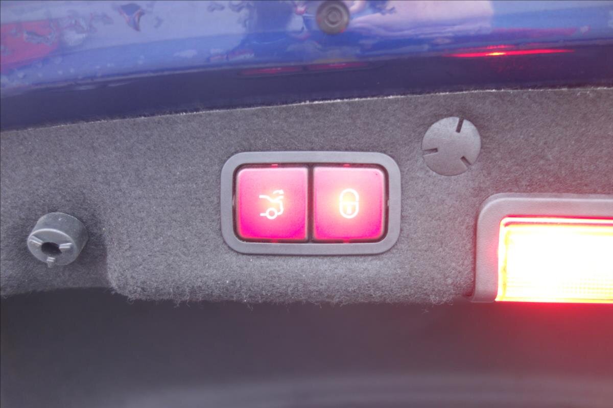 Mercedes-Benz Třídy C Sedan 2,0 l 143 kw