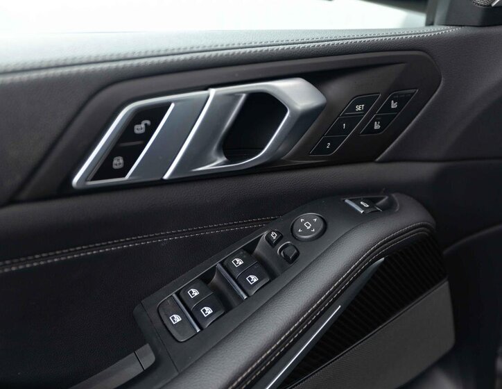 BMW X5 SUV / Terénní 4,4 l 390 kw