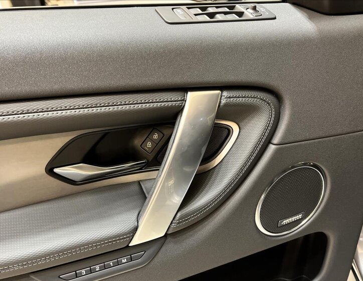 Land Rover Discovery Sport SUV / Terénní 2,0 l 150 kw