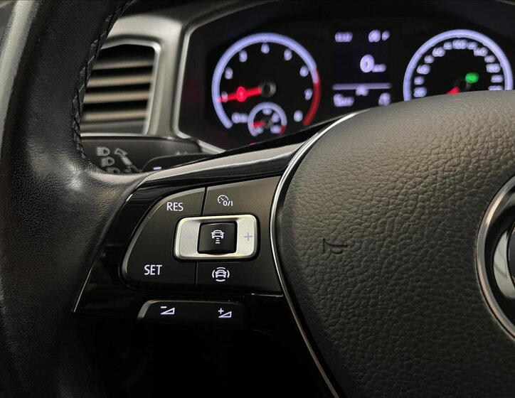 Volkswagen T-Roc SUV 1,5 l 110 kw