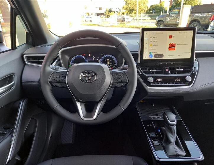 Toyota Corolla Cross 12