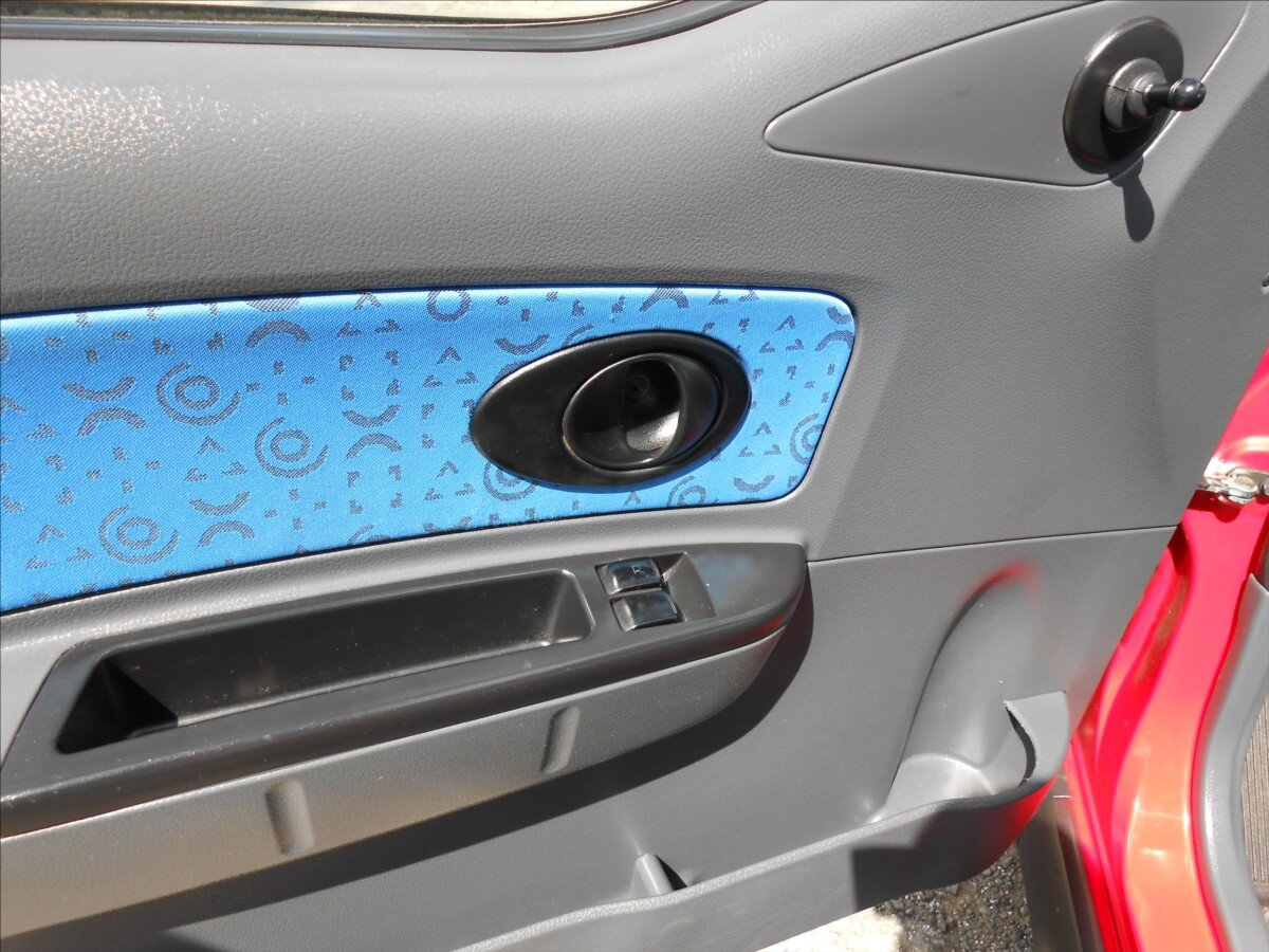 Chevrolet Spark Hatchback 995,0 49 kw