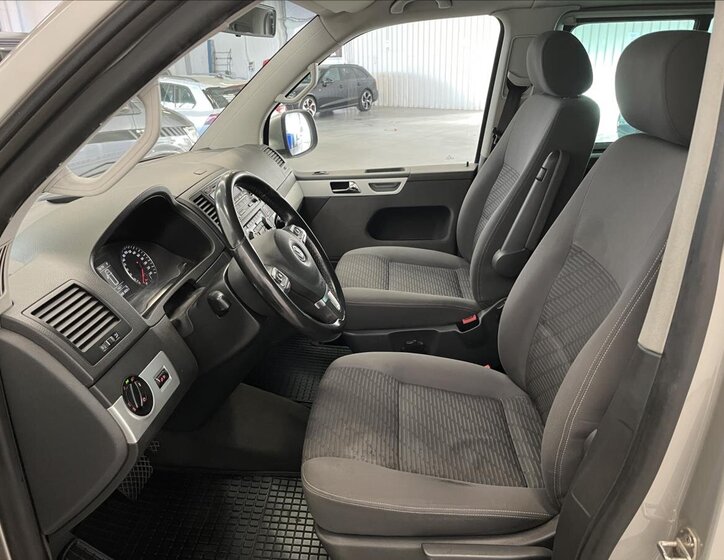 Volkswagen Multivan 16