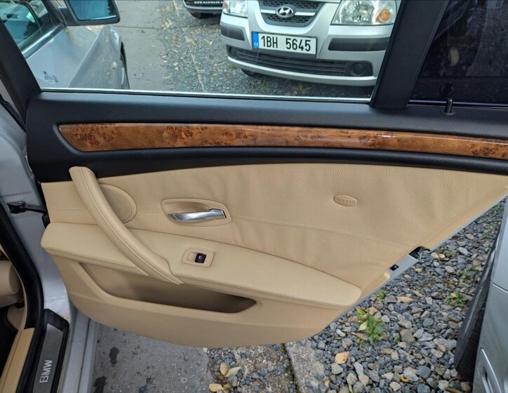 BMW Řada 5 Kombi 3,0 l 145 kw