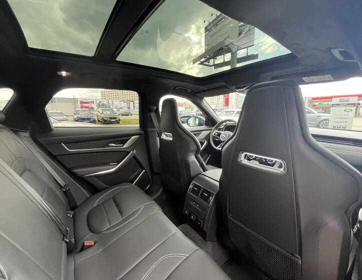 Jaguar F-Pace 15