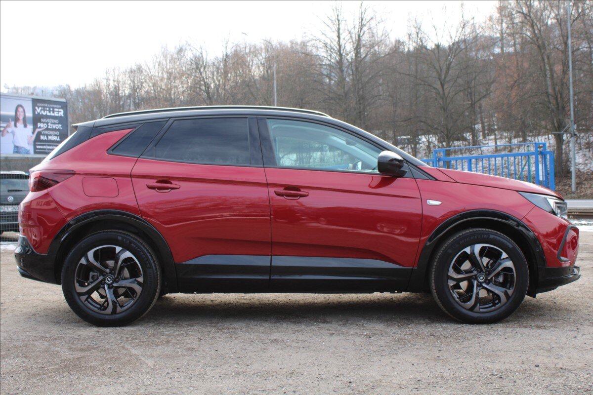 Opel Grandland SUV 1,2 l 96 kw