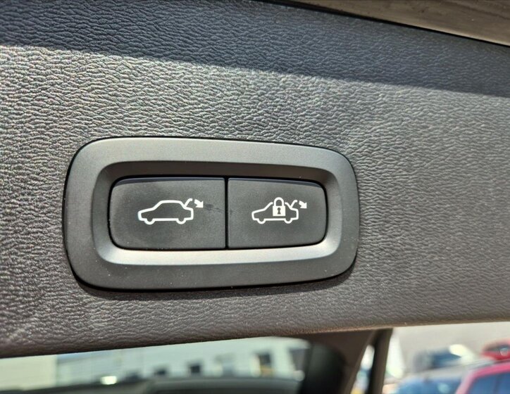 Volvo XC40 SUV / Terénní 2,0 l 120 kw