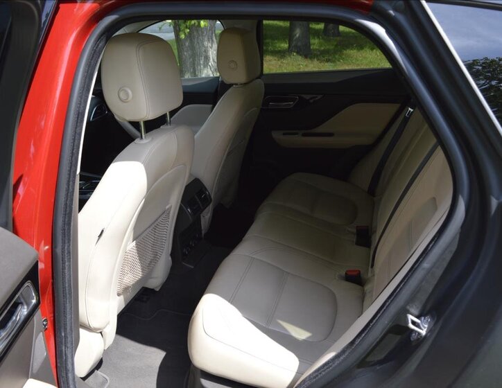 Jaguar F-Pace SUV / Terénní 2,0 l 177 kw