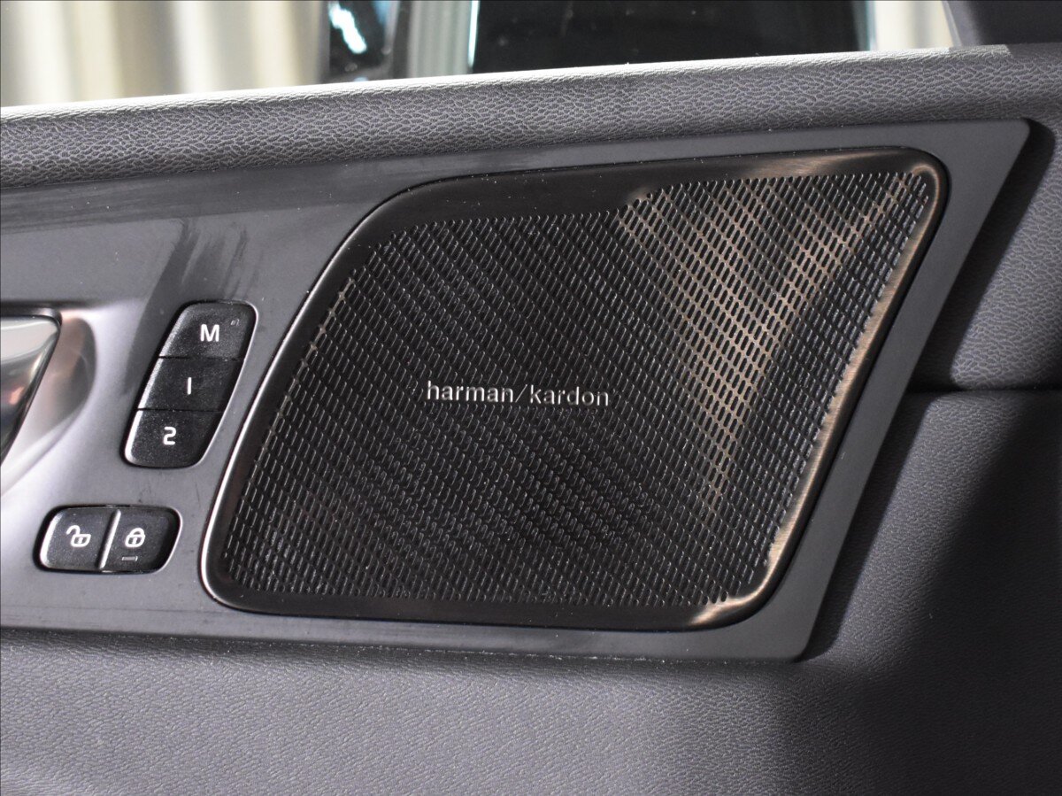 Volvo XC60 SUV / Terénní 2,0 l 257 kw