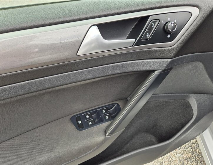 Volkswagen Golf Kombi 1,6 l 81 kw