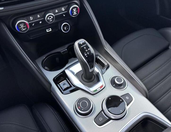 Alfa Romeo Giulia 17