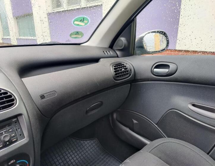 Peugeot 206 25