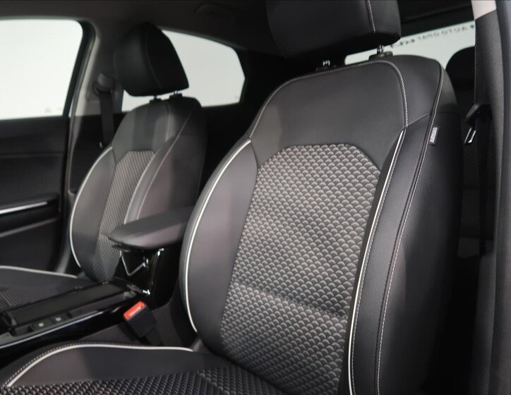 KIA XCeed CUV / Crossover 1,5 l 103 kw