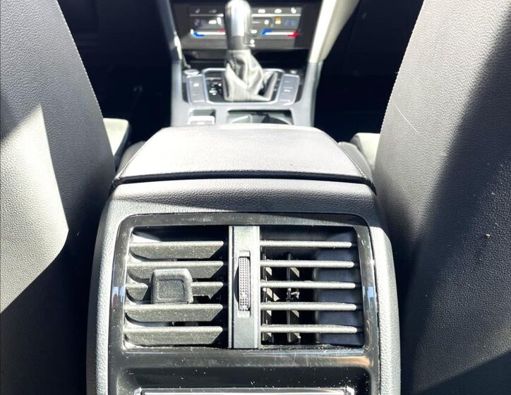 Volkswagen Passat Sedan 2,0 l 147 kw