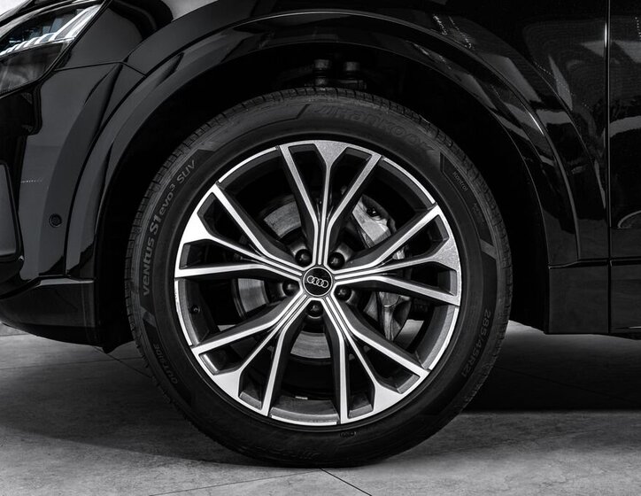 Audi Q8 SUV / Terénní 3,0 l 210 kw