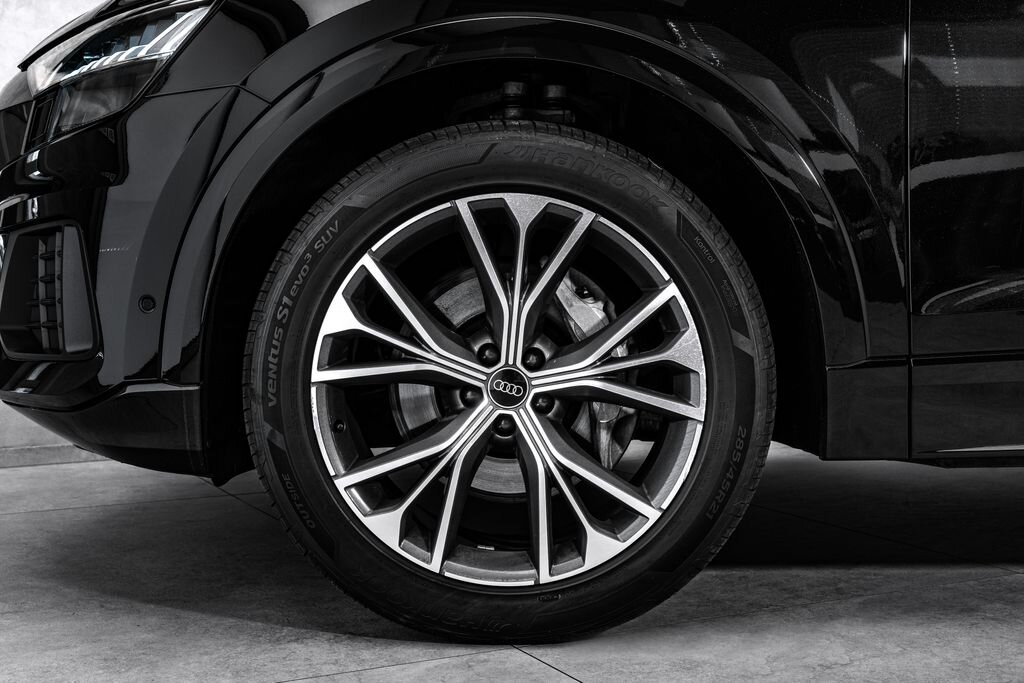 Audi Q8 SUV / Terénní 3,0 l 210 kw