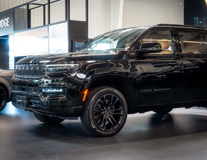 Jeep Grand Wagoneer 13