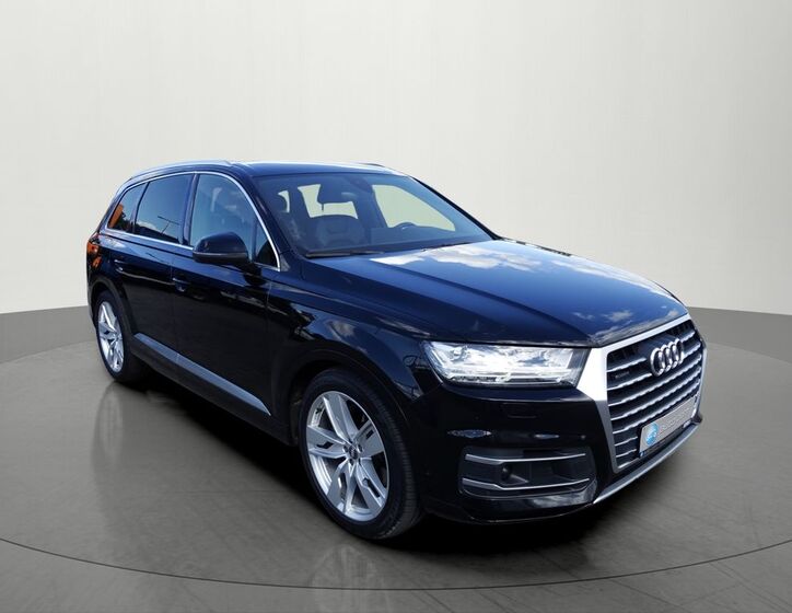 Audi Q7 6