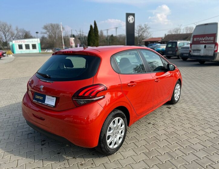 Peugeot 208 Hatchback 1,2 l 61 kw