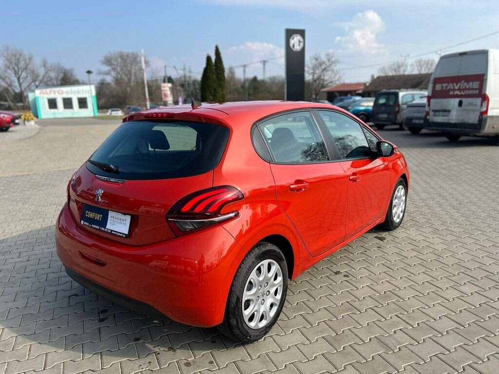 Peugeot 208 Hatchback 1,2 l 61 kw