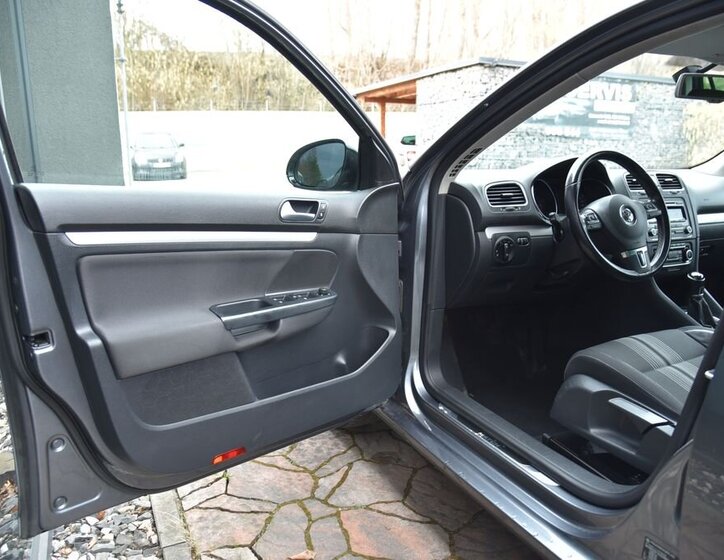 Volkswagen Golf Kombi 1,6 l 77 kw