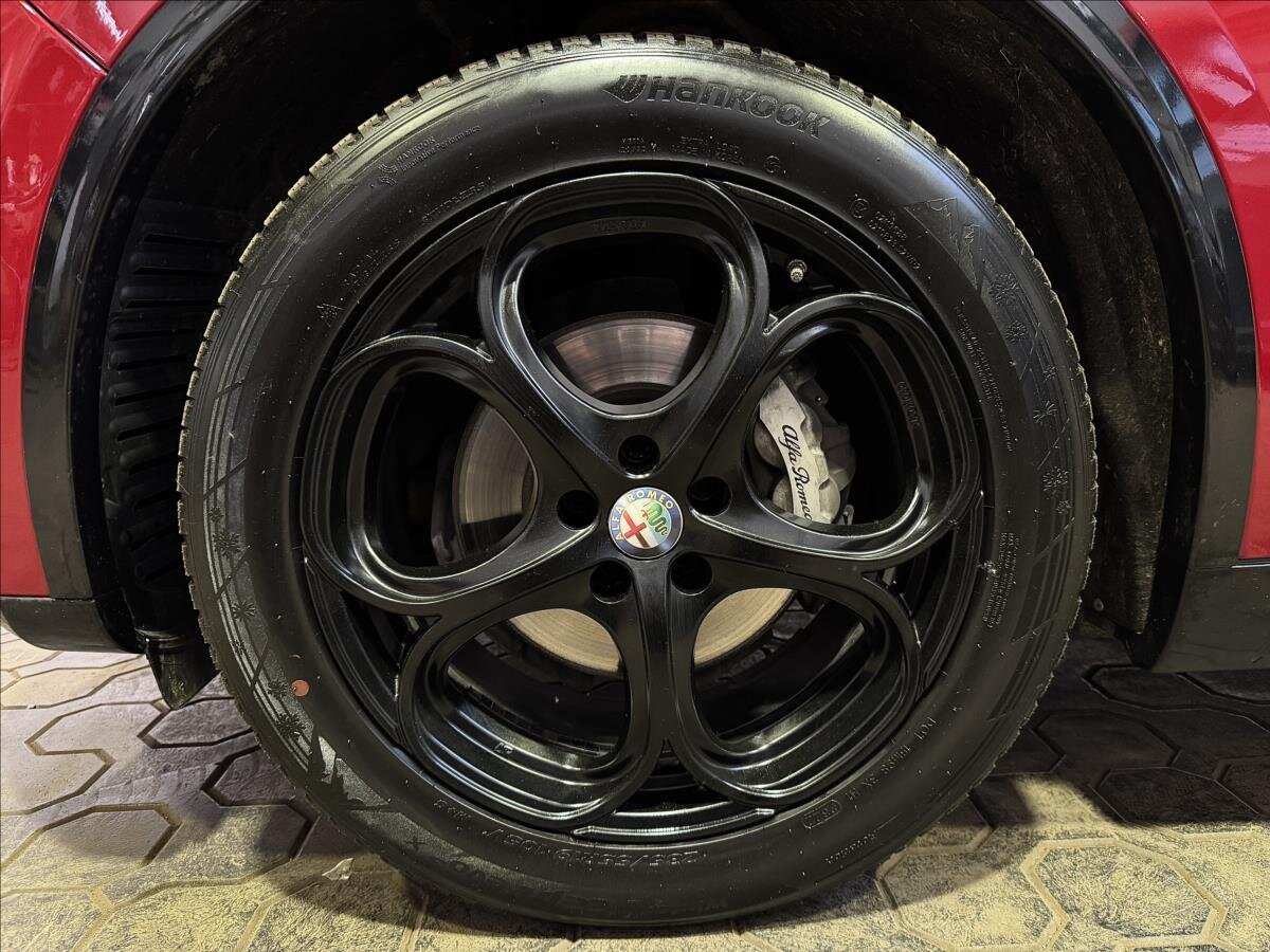 Alfa Romeo Stelvio SUV / Terénní 2,1 l 154 kw