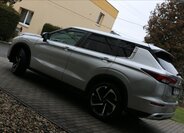 Mitsubishi Outlander SUV 2,4 l 162 kw