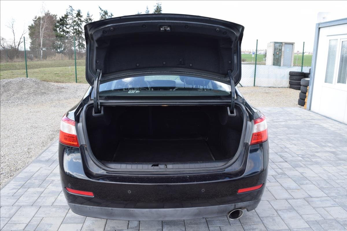 Renault Latitude Sedan / Limuzína 2,0 l 110 kw