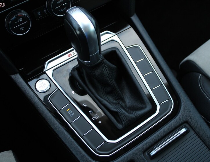 Volkswagen Passat 25