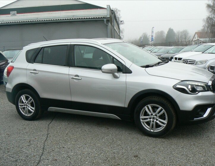 Suzuki SX4 S-Cross SUV / Terénní 1,4 l 103 kw