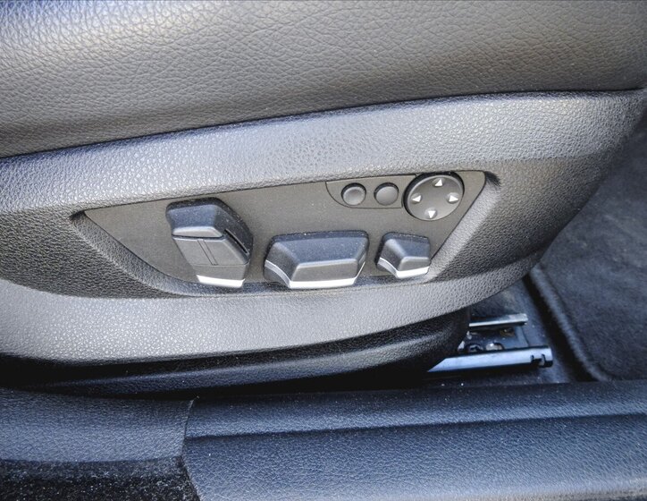 BMW Řada 5 Sedan 3,0 l 180 kw