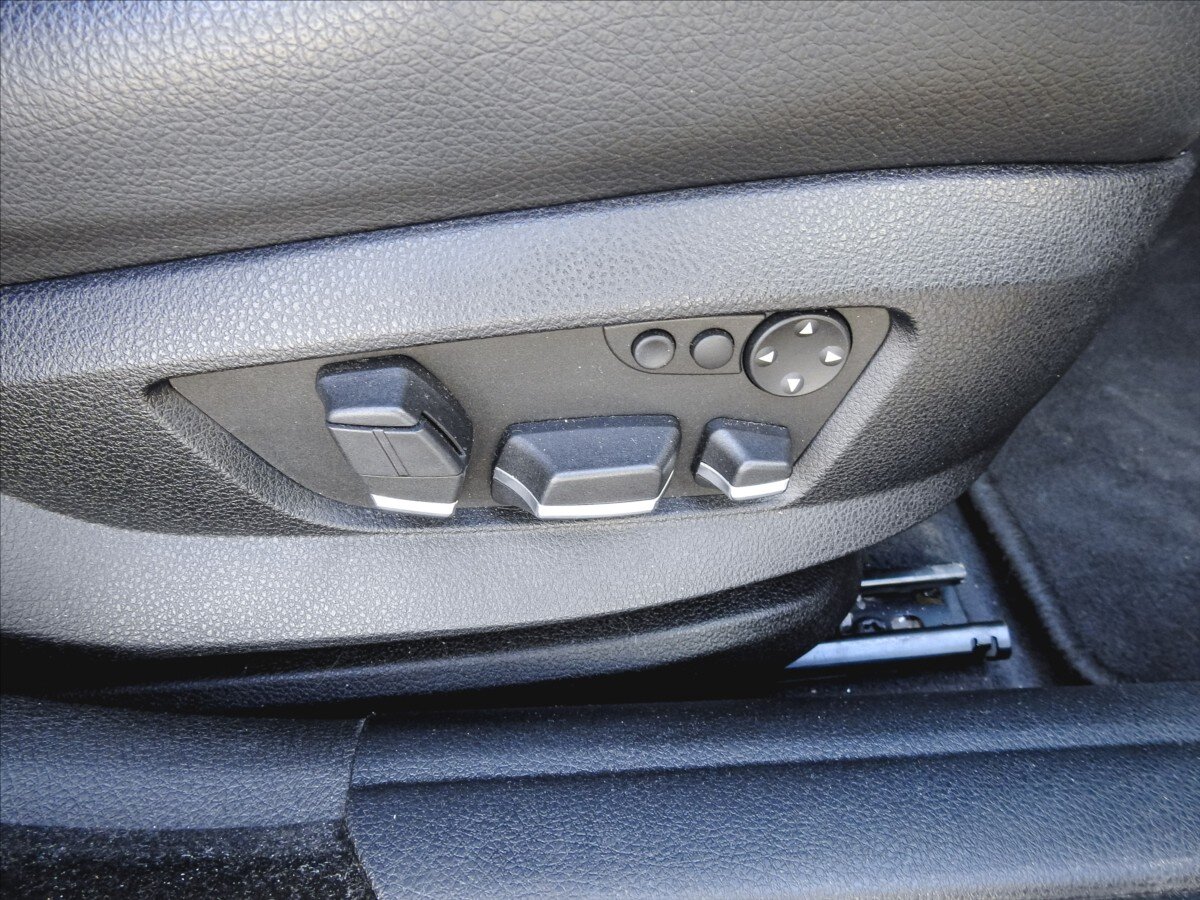 BMW Řada 5 Sedan 3,0 l 180 kw