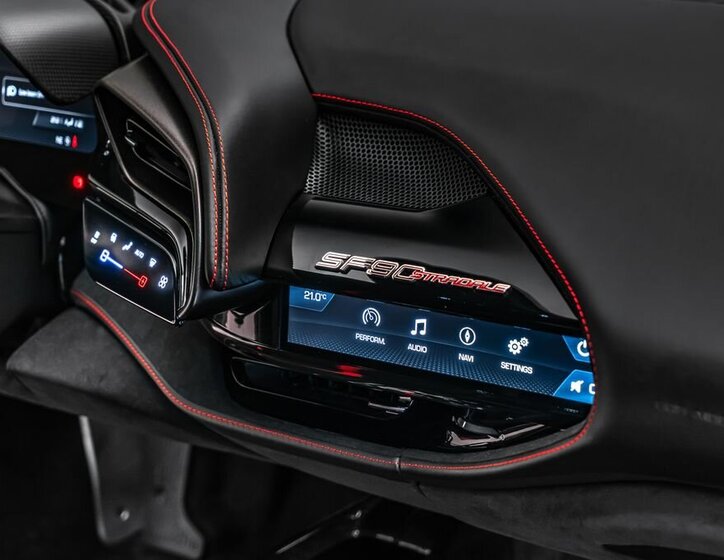 Ferrari SF90 Kupé 4,0 l 574 kw