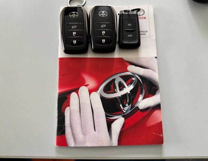 Toyota Land Cruiser SUV / Terénní 4,5 l 186 kw