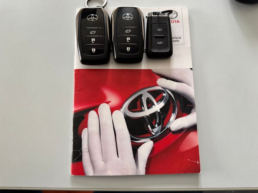 Toyota Land Cruiser SUV / Terénní 4,5 l 186 kw