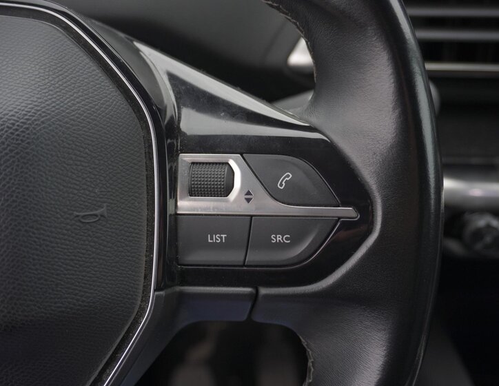 Peugeot 5008 SUV 1,2 l 96 kw