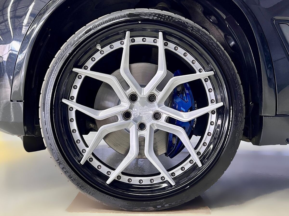 BMW X5 SUV / Terénní 4,4 l 457 kw