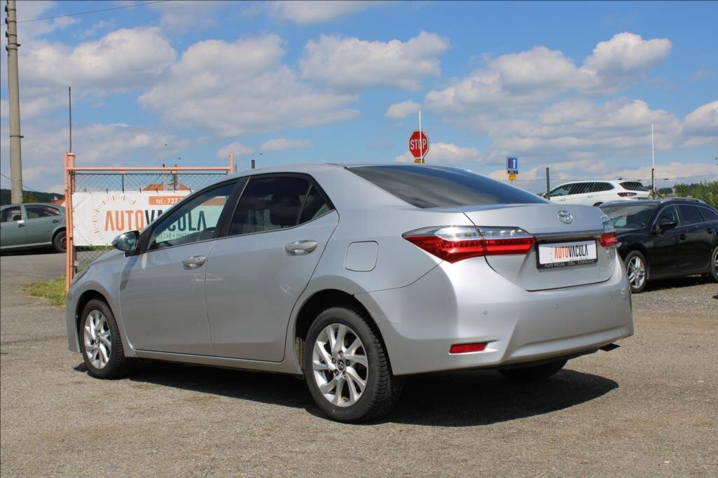 Toyota Corolla Sedan / Limuzína 1,6 l 97 kw