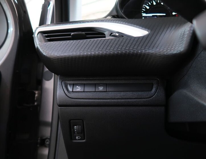 Peugeot 208 Hatchback 1,2 l 61 kw