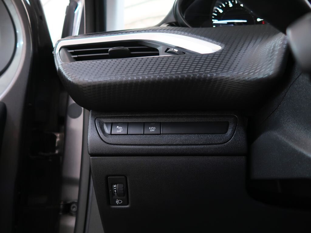 Peugeot 208 Hatchback 1,2 l 61 kw