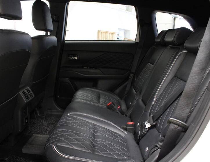 Mitsubishi Outlander 14